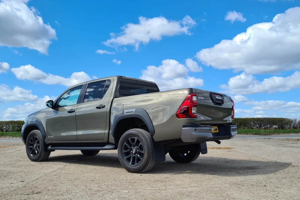 Toyota Hilux Invincible