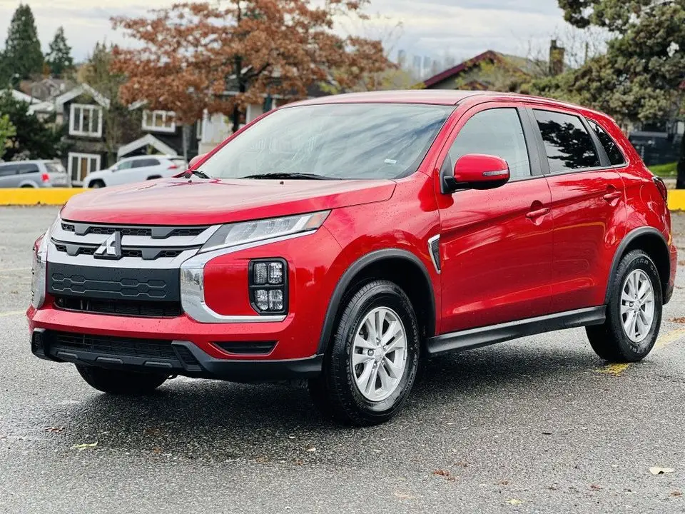 2021 Mitsubishi RVR Left Hand View